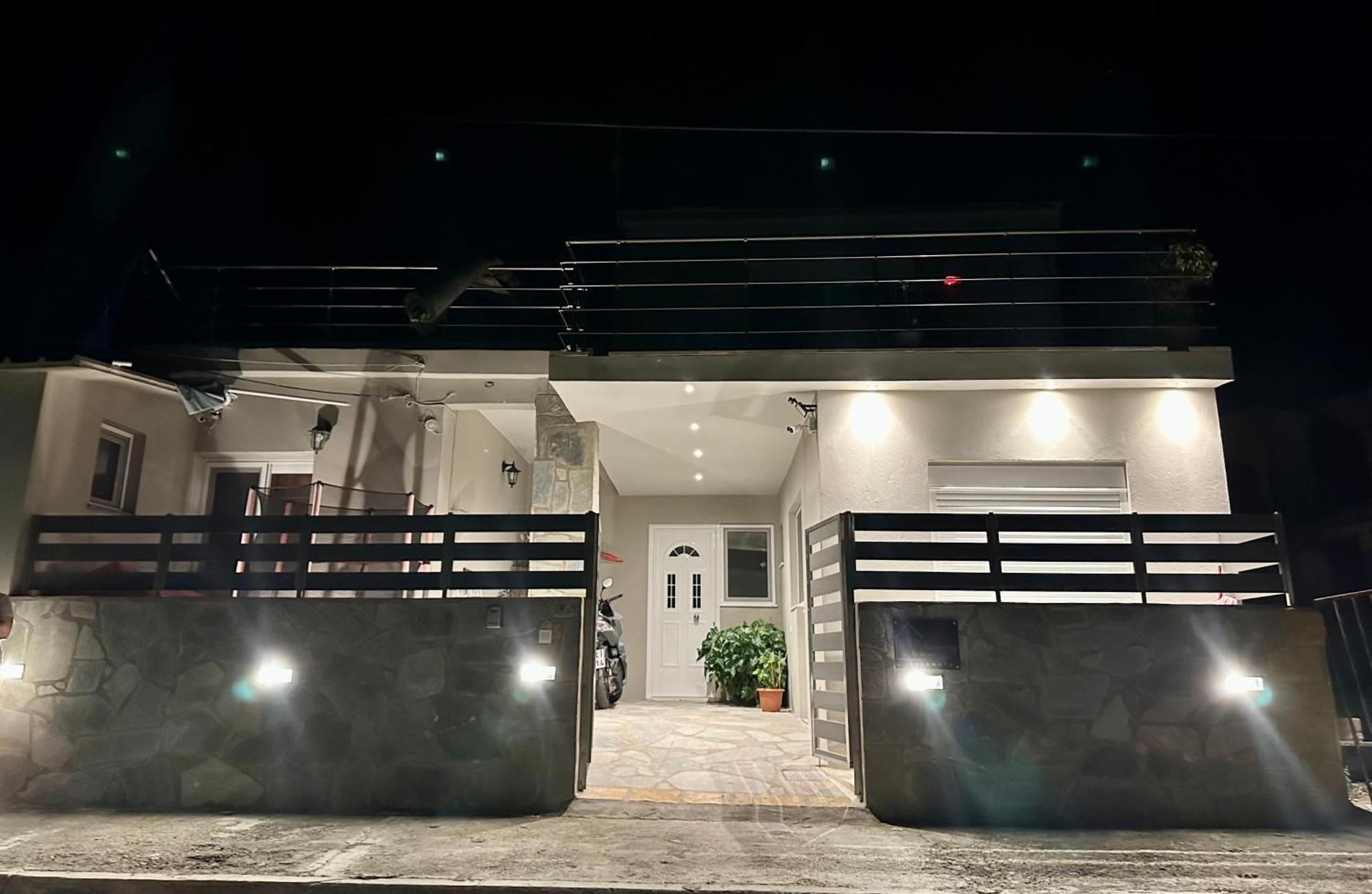カラマタRed Harmony By The Sea Pool And Balconyアパートメント エクステリア 写真